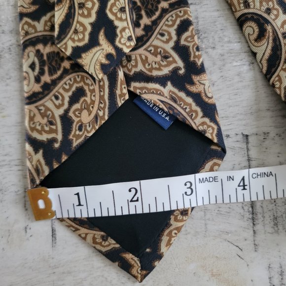 Saks Fifth Avenue Black and Sage Green Paisley Print Necktie 57 x 3.5 - Picture 8 of 10